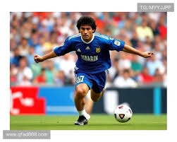 21 点策略：多副牌对玩家优势的系统性压缩。（21点策略：多副牌如何系统性削弱玩家优势）